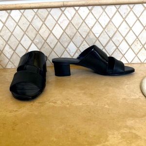 NWOB Donald Pliner Sandals
